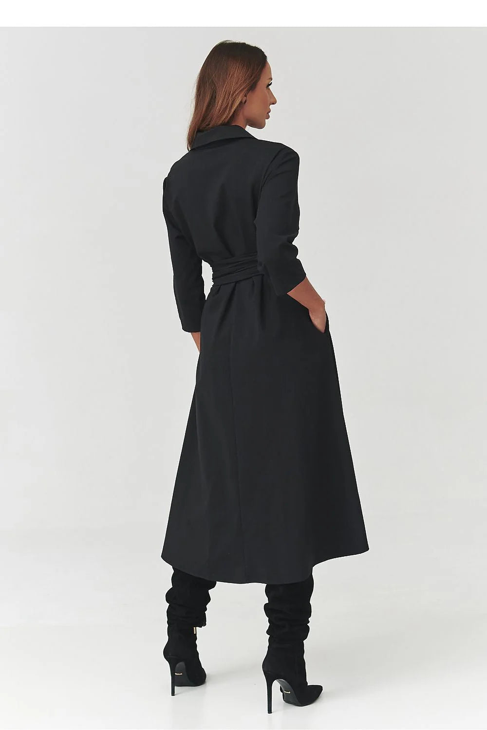 robe chemise midi ceinture taille élégante intemporelle confort haute qualité ajustée silhouette col classique portefeuille manches trois quart