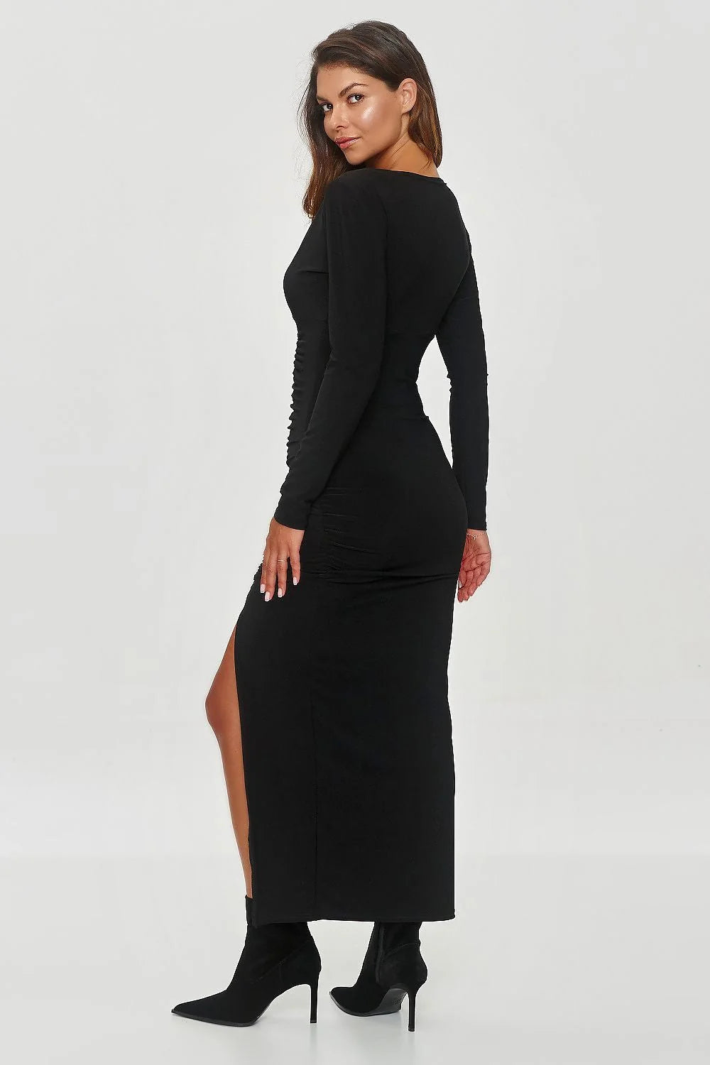 robe longue noire fourreau moulante stretch jersey manches longues décolleté V profond fronces latérales fente haute cintrée sensuelle élégante soirée