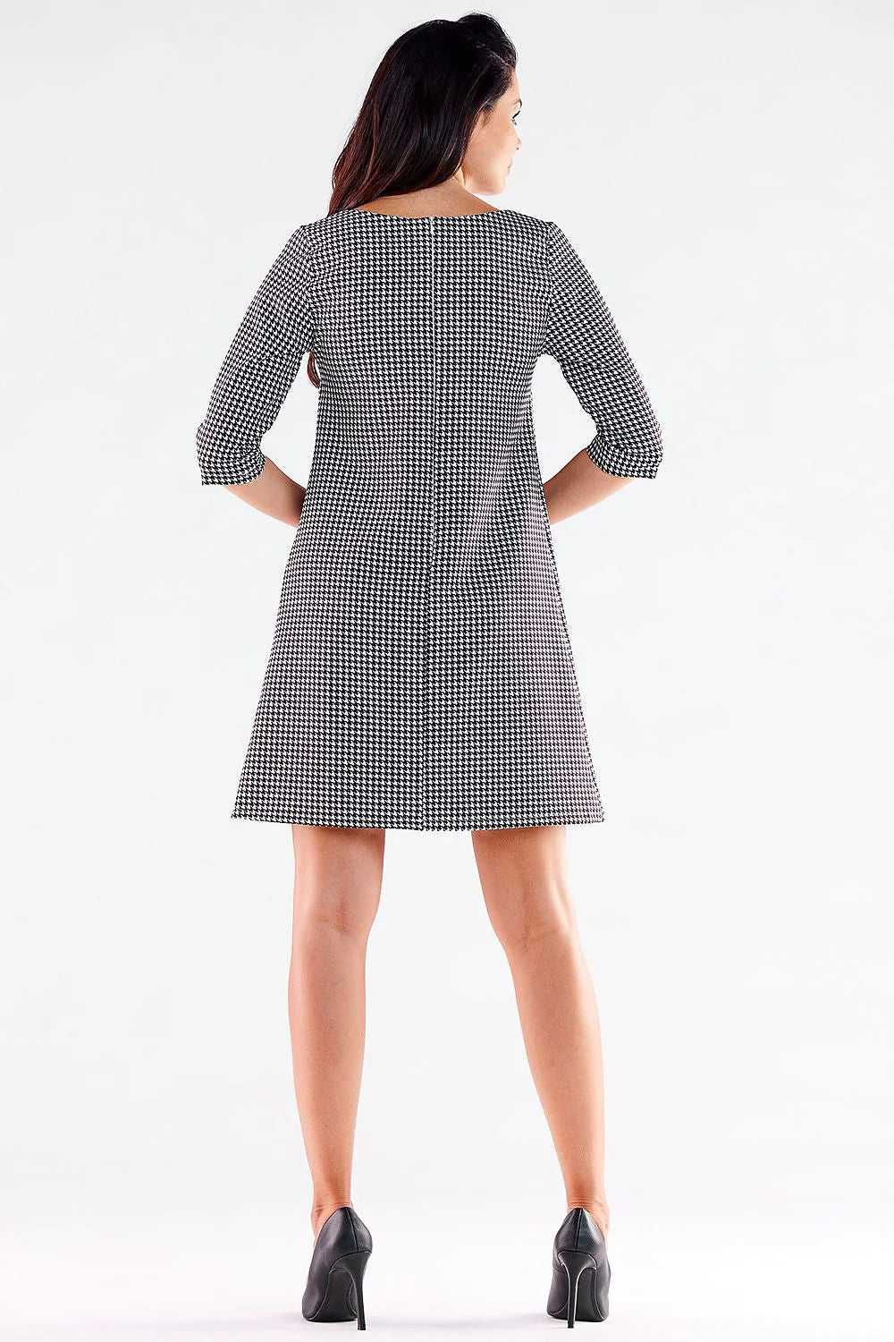 Robe de jour élégante rouge vif manches 3/4 coupe évasée trapezoidal dos nu fermeture dissimulée femme