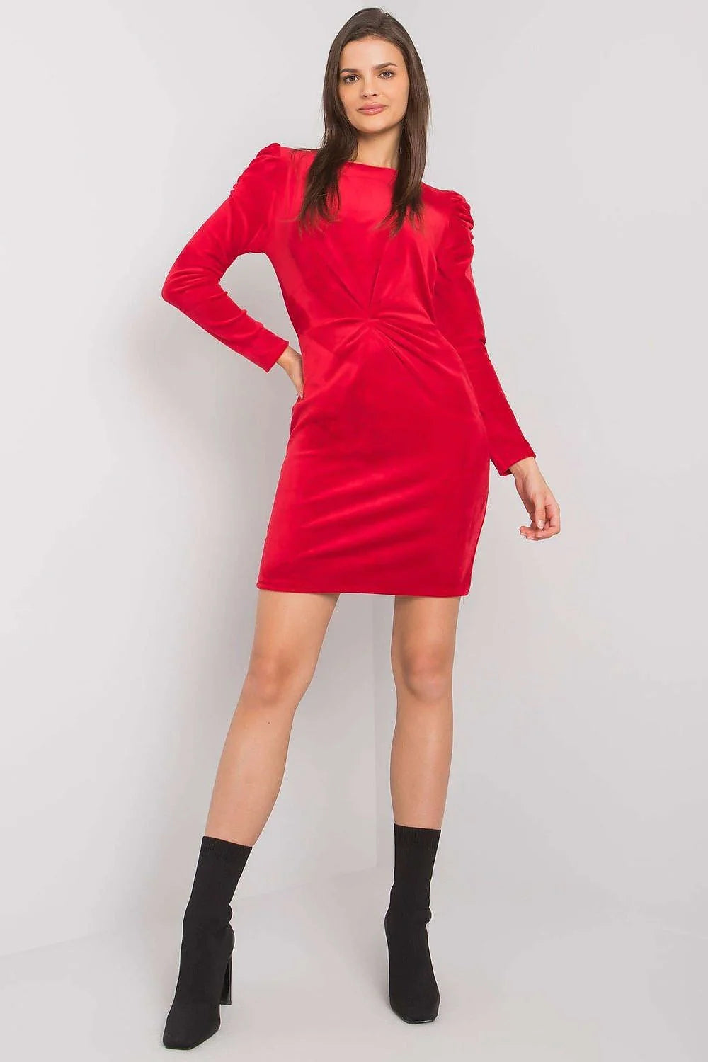 Robe de soirée velours noir ajustée élégante manches longues pour occasions glamour tendances femmes