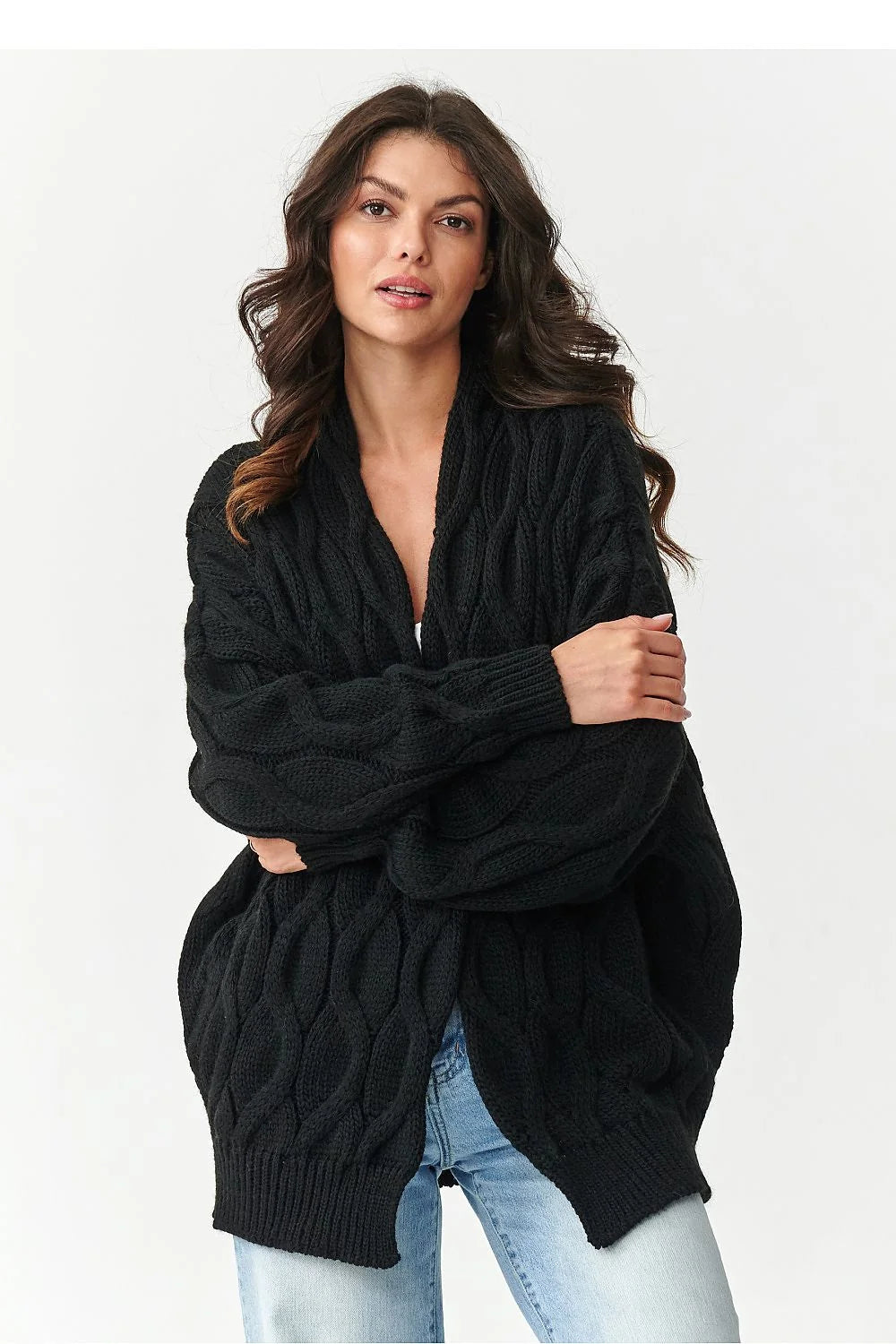 cardigan femme oversize noir col châle maille épaisse torsadée coupe longue ouverte manches longues bouffantes bords côtes finition côtelée chic