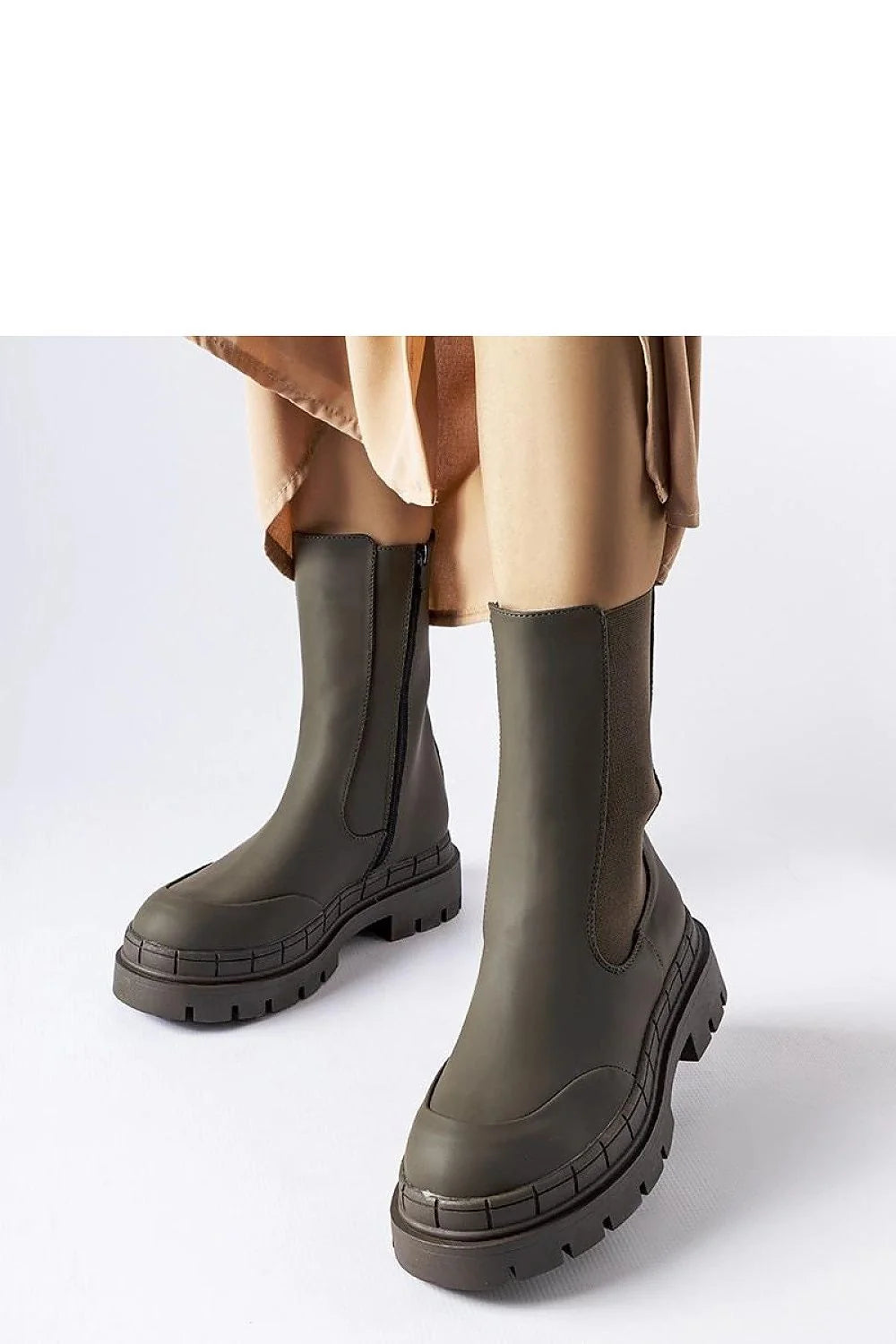 Bottes femmes vert kaki design militaire tige montante semelle cramponnée caoutchouc robuste style urbain mode tendance