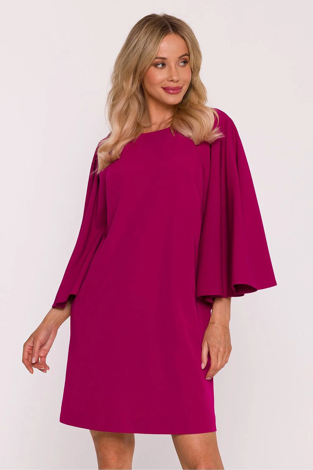 robe trapèze courte fuchsia uni crêpe lisse manches chauve souris trois quarts volumineuses col rond taille libre élégante cocktail polonaise