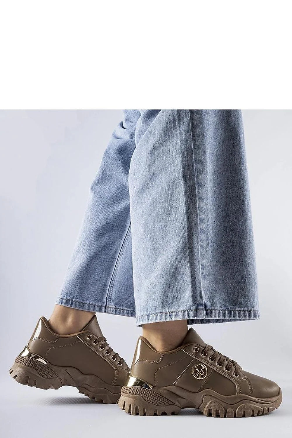 Sneakers femmes style urbain confortable semelle épaisse cuir synthétique doré occasions multiples durabilité