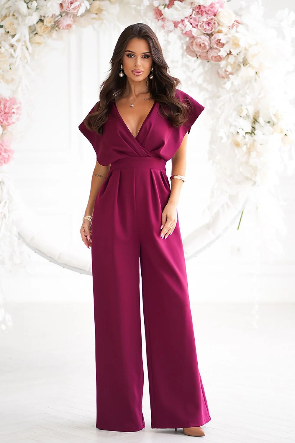 Combinaison élégante pour femme en magenta profond, style moderne, matériau polyester, idéale pour soirées et événements