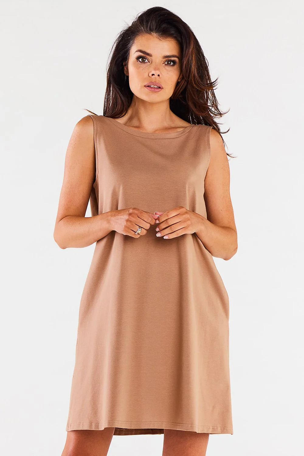robe ample sans manches coupe droite minimaliste camel beige jersey coton lycra doux stretch poches discrètes col rond dos v