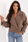 trench court femme taupe laine mélangée coupe boxy col tailleur épaules marquées épaulettes double boutonnage manches longues volumineuses