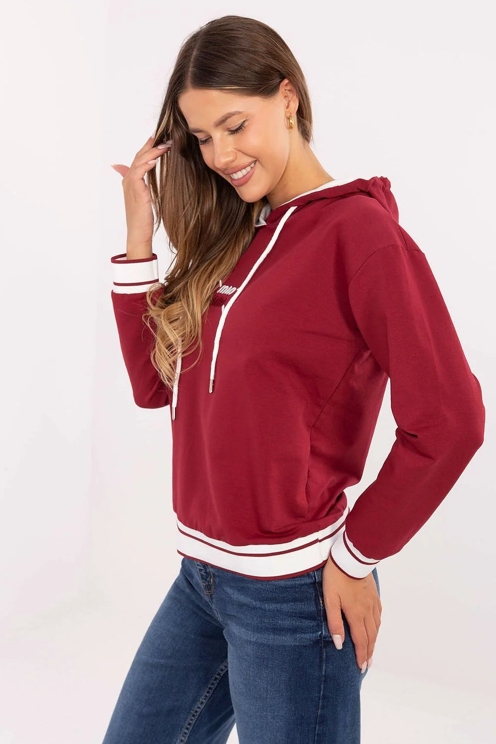 Sweatshirt femme bordeaux coton élasthanne coupe droite boxy capuche doublée blanche cordons contrastants manches longues broderie minimaliste poignets bordcôte rayés