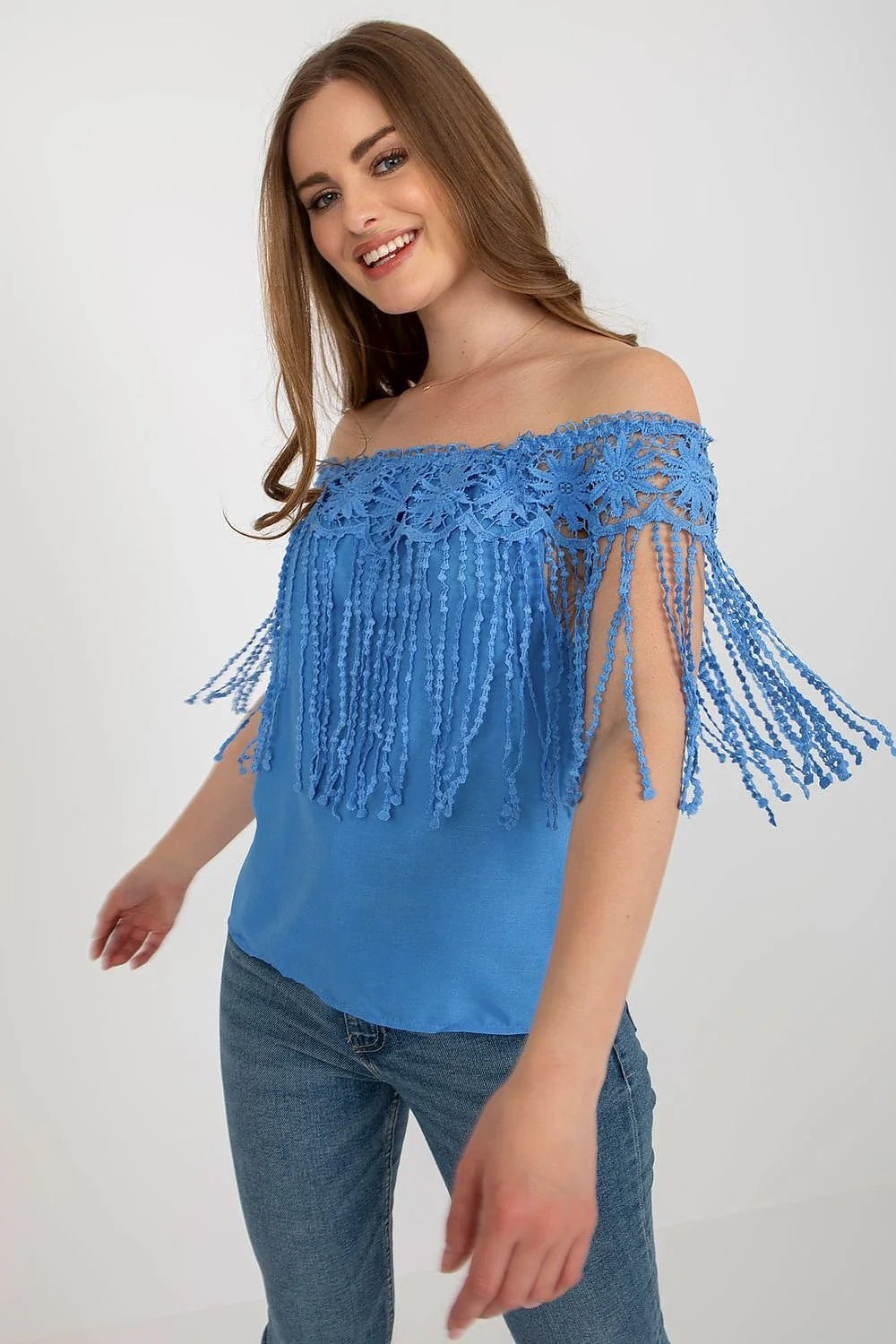 chemisier boho chic estival épaules dénudées bardot encolure espagnole dentelle bleu azur crochet franges torsadées coton polyester léger ajusté décontracté
