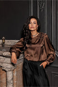 Chemisier Roco Fashion élégant en satin marron chocolat floral épaule droite manches longues amples col rond