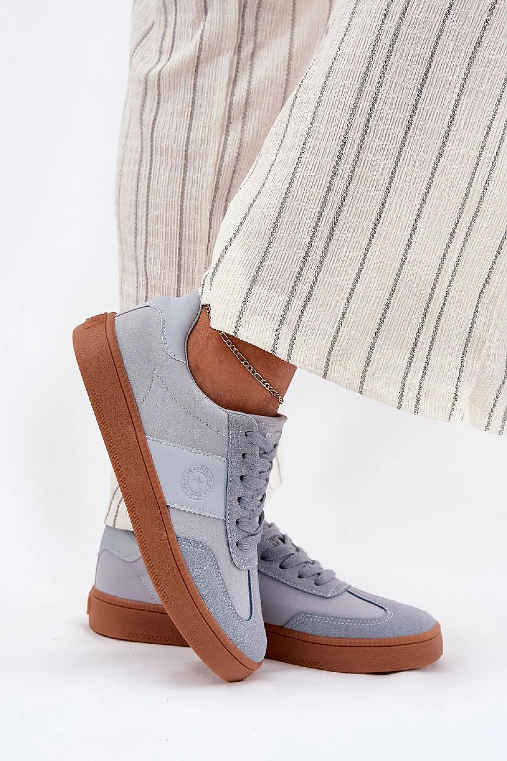 Chaussures de sport modernes pour femmes design épuré cuir synthétique tissu semelle caoutchouc confort style Big Star