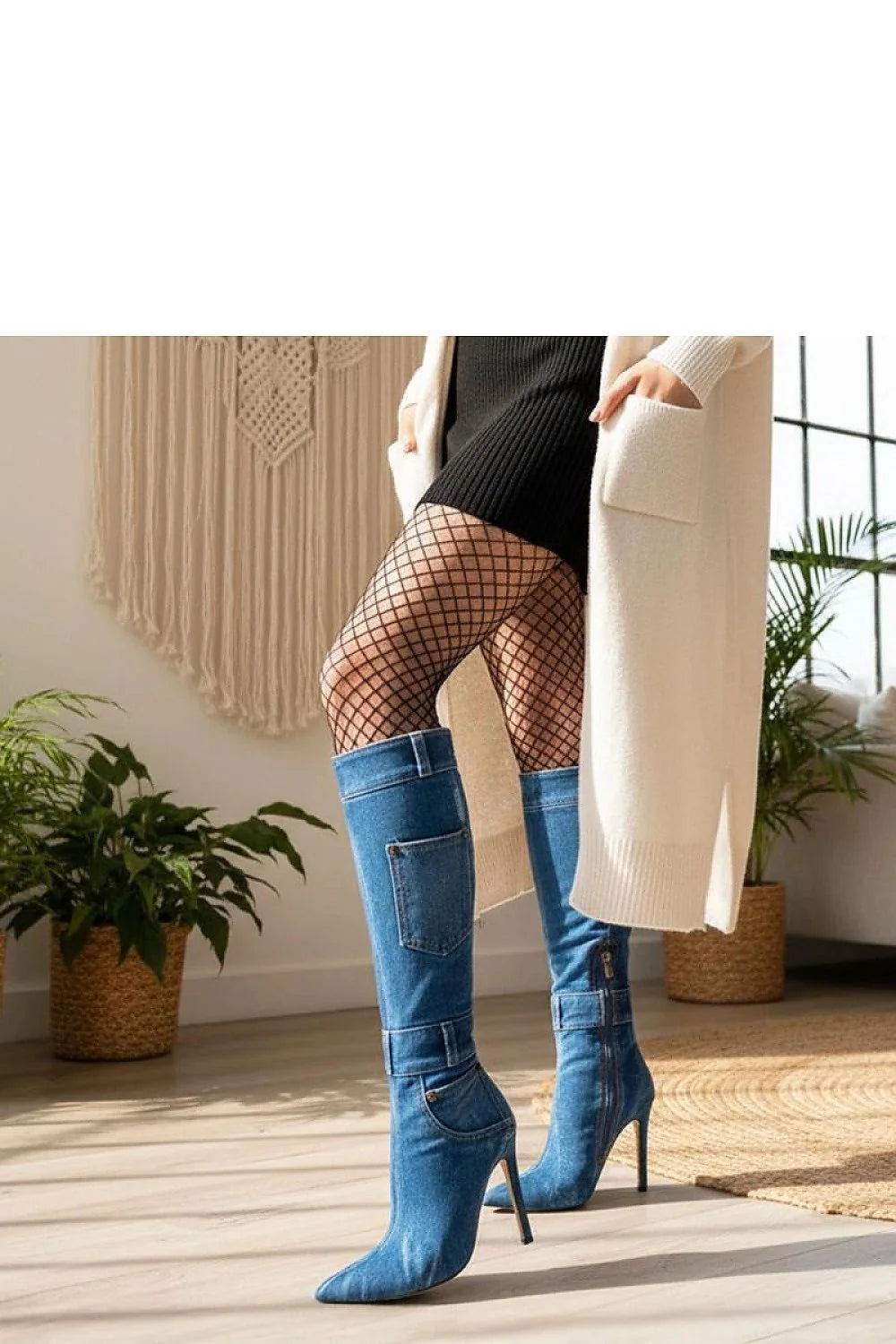 bottes cuissardes denim délavé talons aiguilles bout pointu tige haute poche arrière fermeture éclair bride rivets