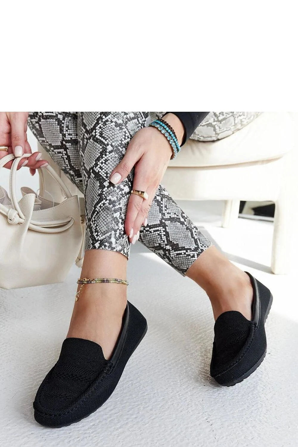 Mocassins en tissu pour femmes, style casual chic, semelle en caoutchouc, couleur noire, confortable et élégant, pour les jours d'été