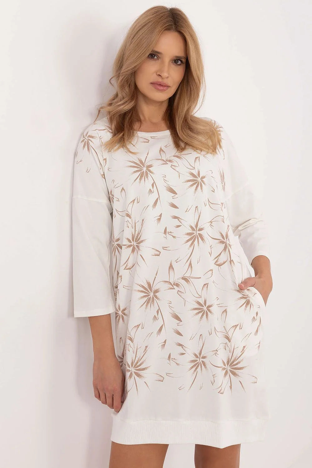 robe décontractée femme coton stretch oversize coupe droite longueur genou manches troisquarts encolure ronde poches latérales imprimé floral écru beige