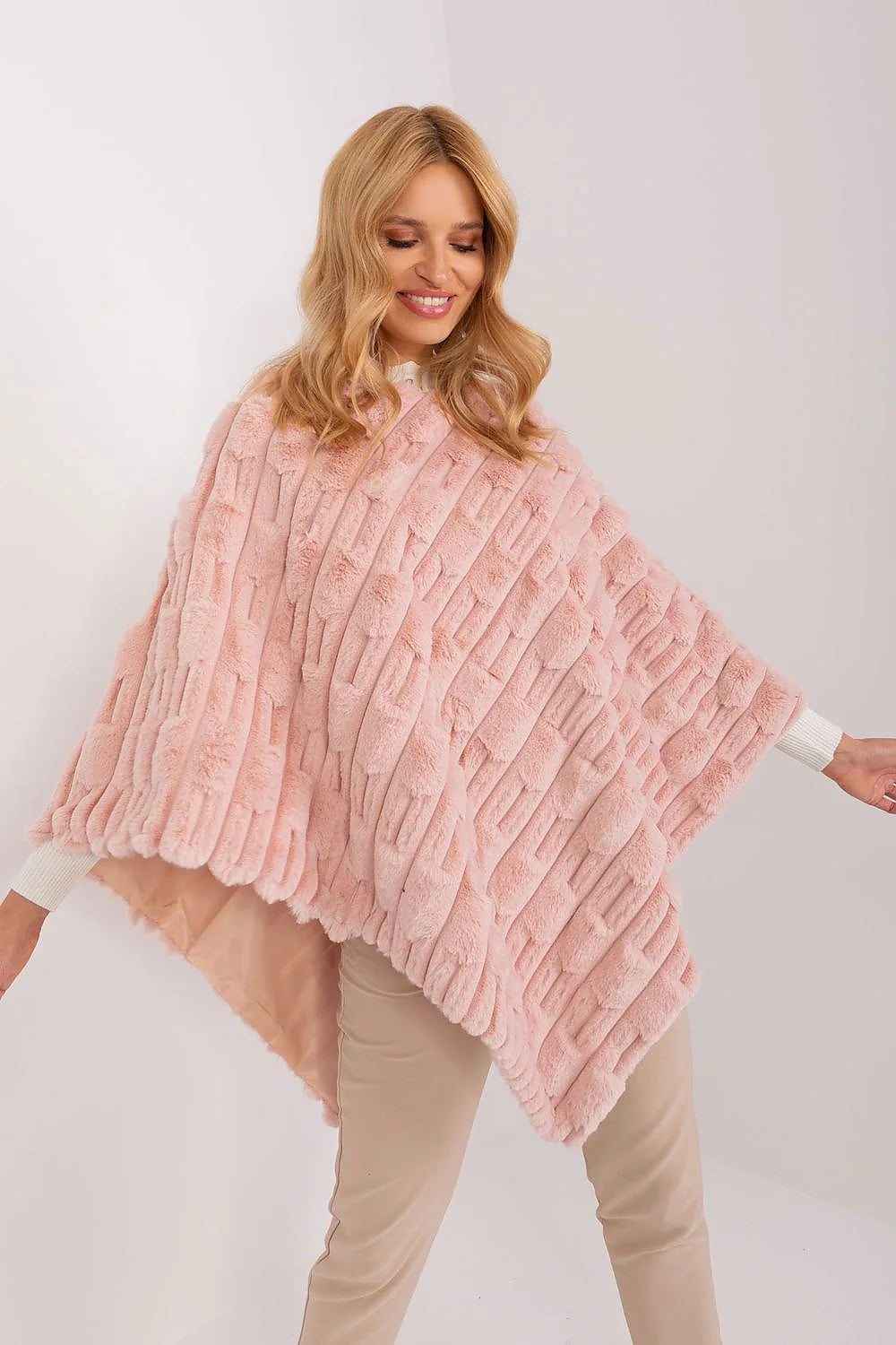 Poncho femme élégant en fausse fourrure rose pastel asymétrique sans manches coupe ample automne hiver