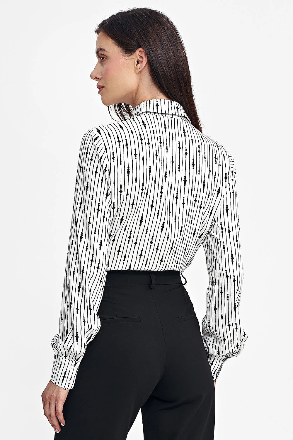 Blouse élégante femme manches longues rayures noires blanc tissu fluide col nœud noir coupe ajustée