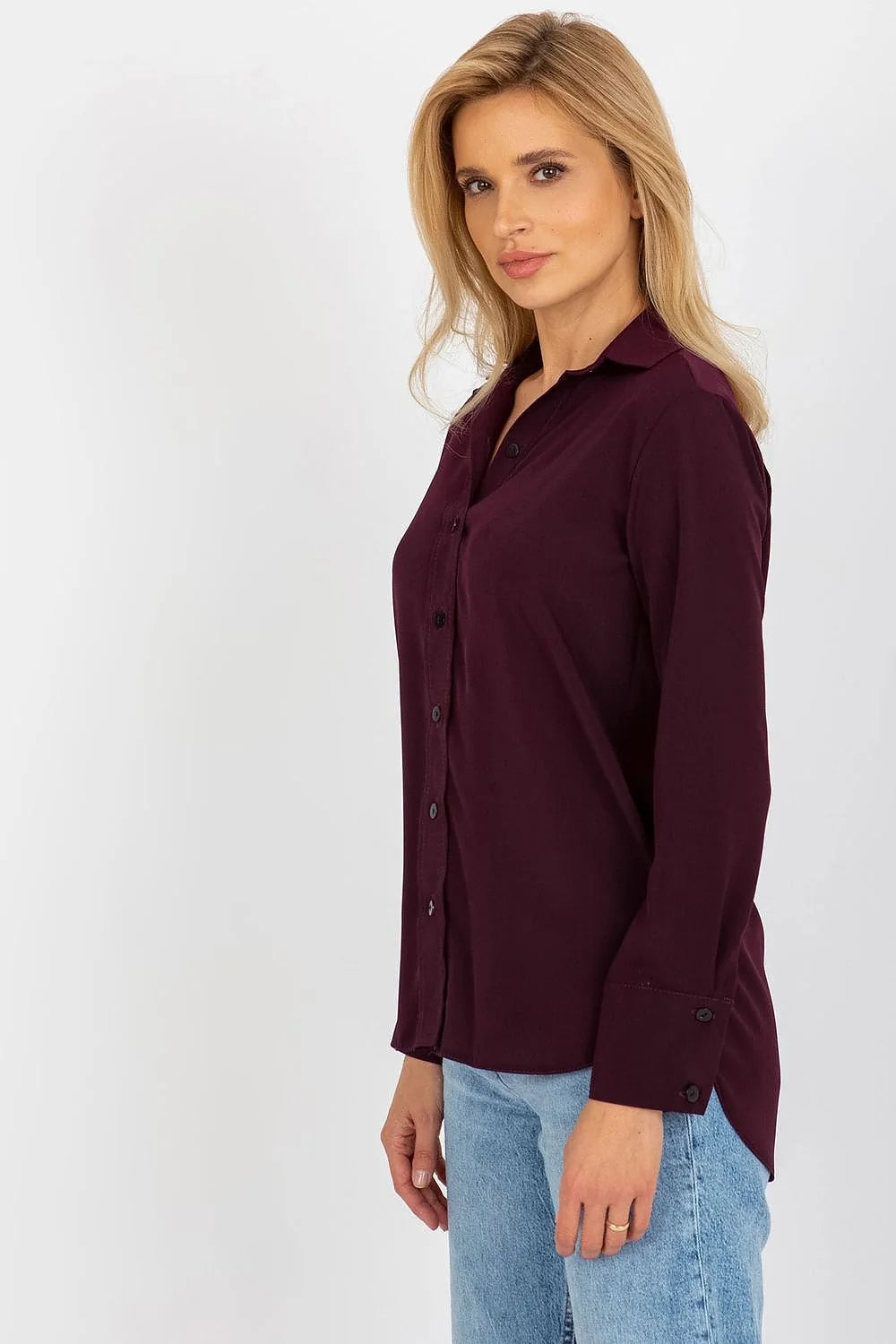 chemise longue manches longues Lakerta élégante bleu vif femme fluide satinée oversize boutonnée col pointu poignets boutons noirs ourlet arrondi