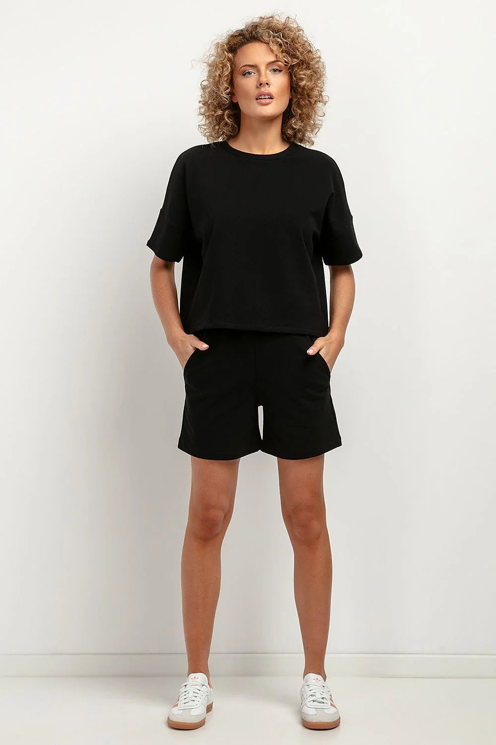Ensemble décontracté t-shirt short noir femme coupe ample style casual manches courtes taille élastique