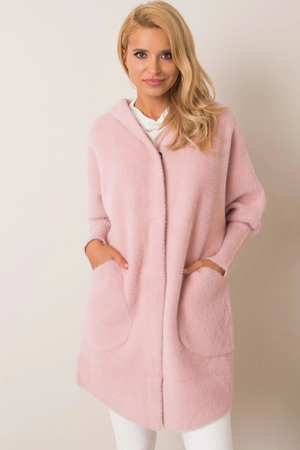 Manteau femme design moderne coupe droite couleur rose pastel matières douces automne hiver élégance confort