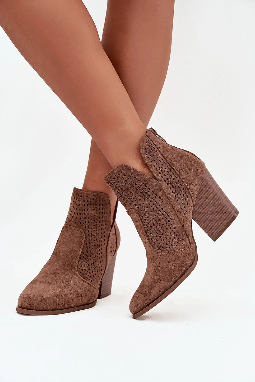 bottines femme cheville SBarski suédine écologique cognac bout pointu empiècements perforés talon bloc empilé fermeture éclair arrière silhouette