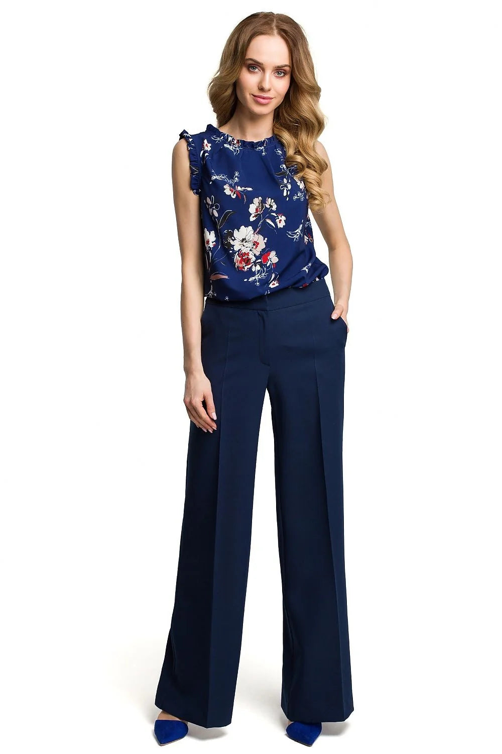 Pantalon large femme en matière fluide rouge élégant moderne pour tenues chics et confortables