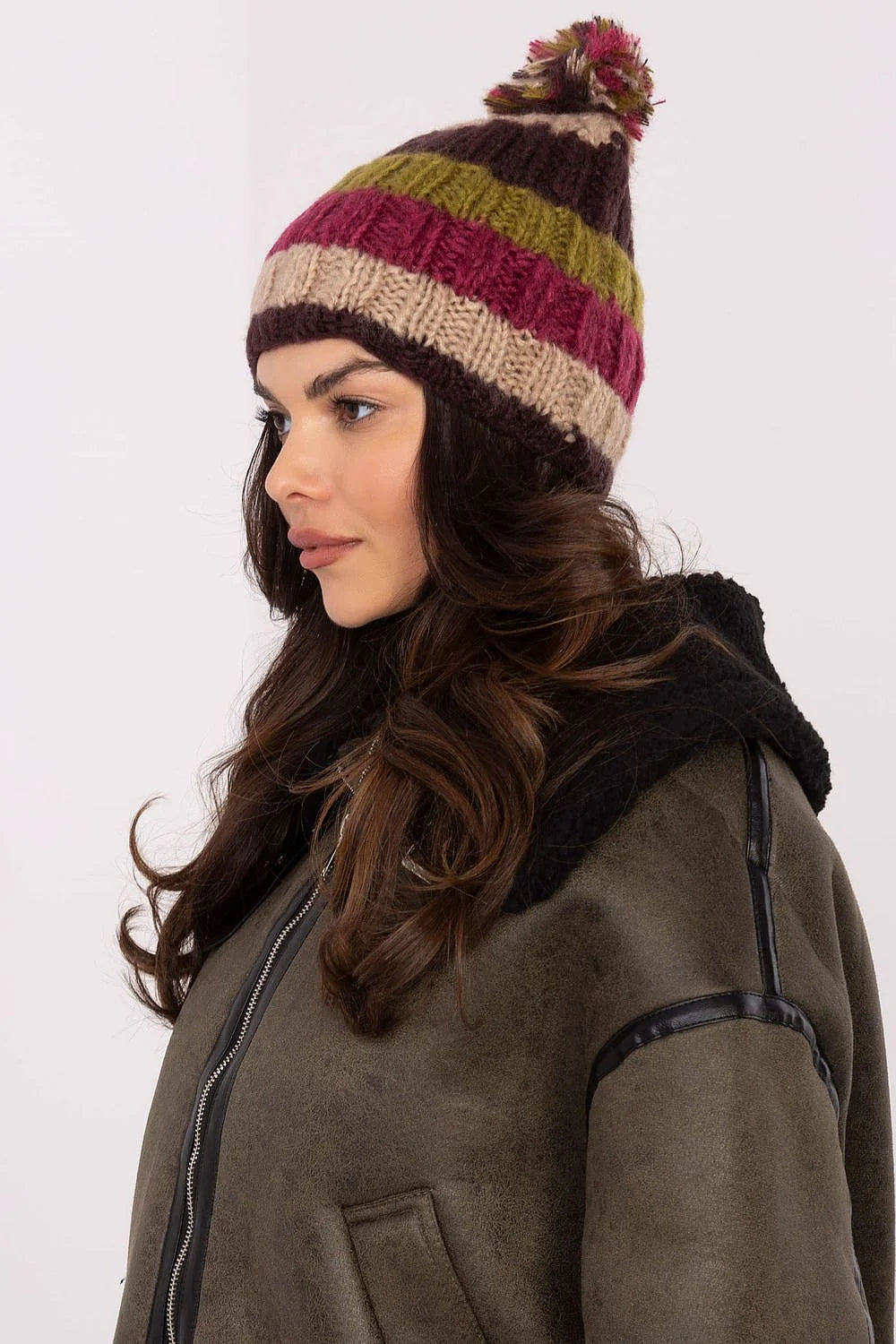bonnet hiver tricoté multicolore pompon volumineux maille épaisse côtelée rayures bordeaux kaki beige bord replié taille unique chaud confortable
