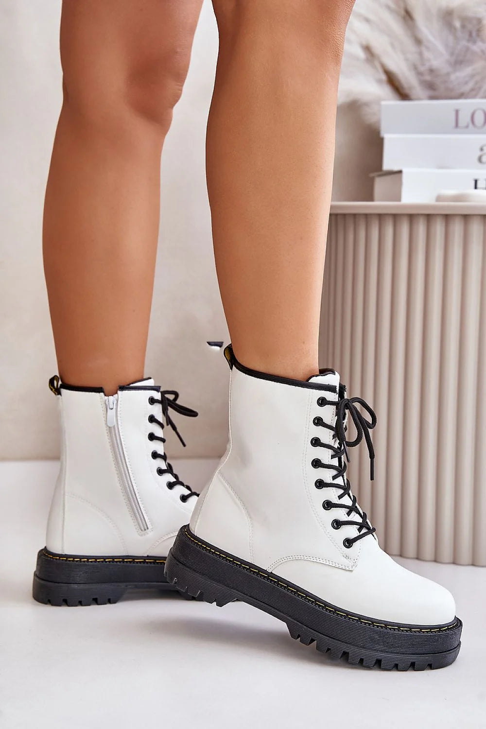 Bottines pour femmes cuir écologique design robuste style urbain haute lacet métallique plateforme chauffant talon renforcé