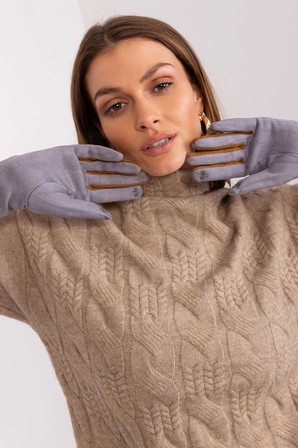 Gants élégants pour femme en suédine grise avec détails en cuir et tresse au poignet hiver mode