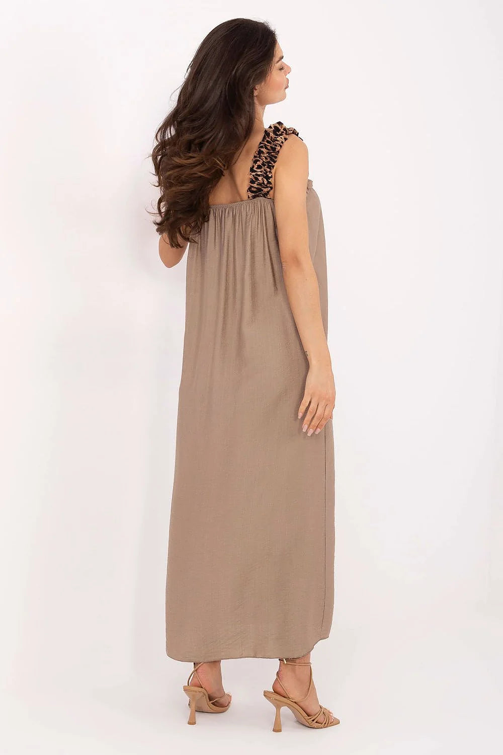 Robe d'été longue à bretelles motif léopard en viscose légère pour femme, style romantique, coupe évasée, décolleté rectangulaire, beige taupe