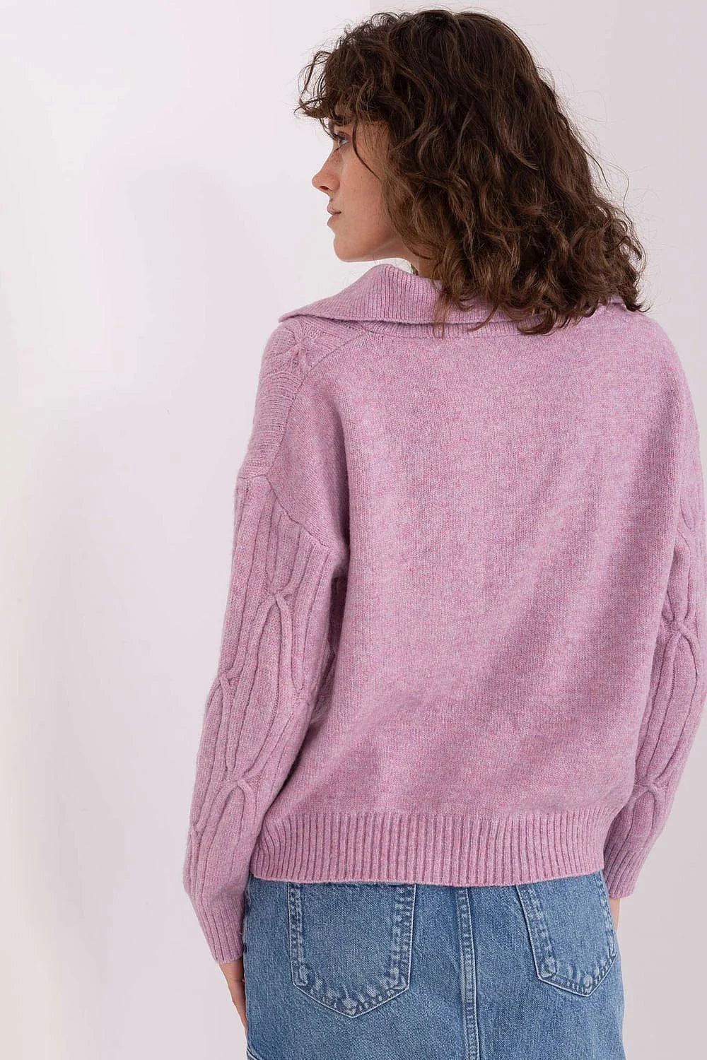 Chandail femme en maille torsadée couleur mauve clair manches longues col à rabat coupe ajustée