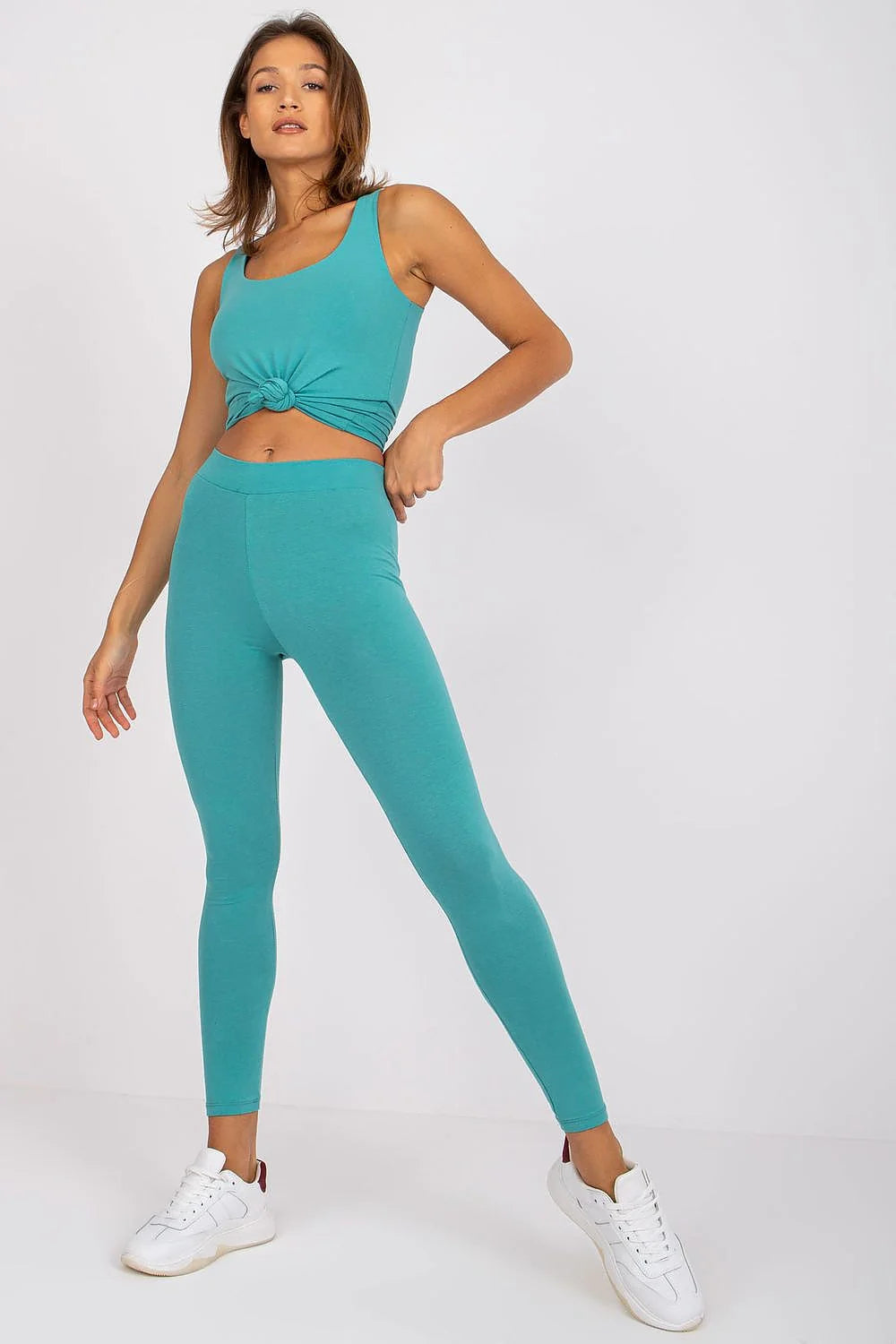 Ensemble mode femme short legging vert émeraude design tendance coupe ajustée taille haute occasion décontractée