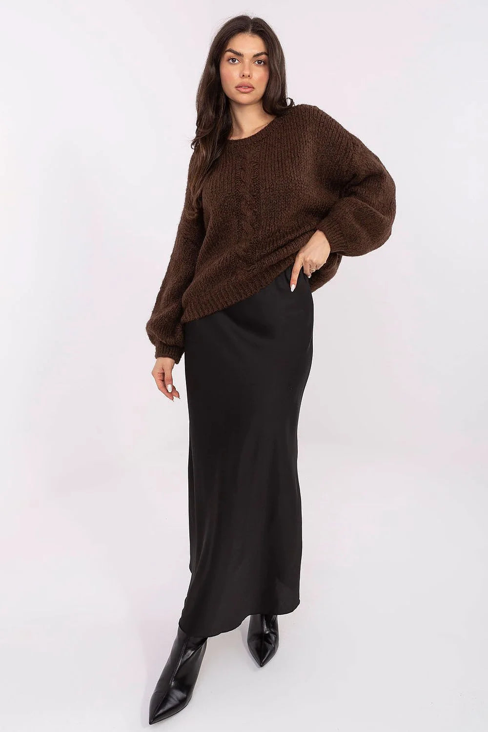pull femme oversize grosse maille marron chocolat torsade centrale col rond finitions côtelées duveteuse manches bouffantes coupe loose cosy chaud