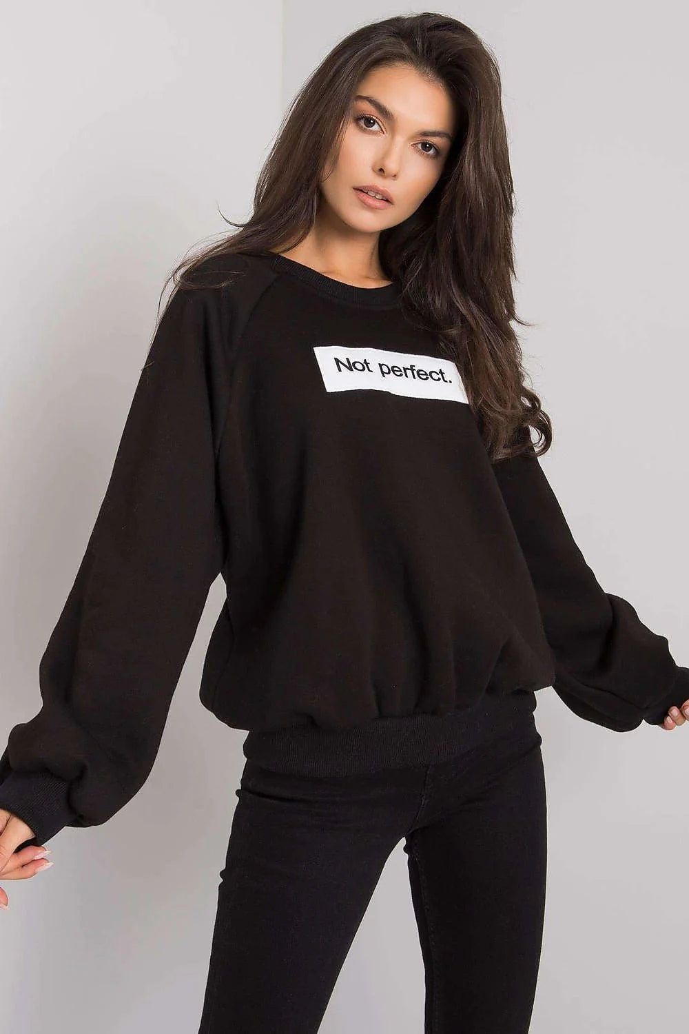sweatshirt femme oversize gris clair molletonné doux manches longues raglan col rond côtelés poignets imprimé Not perfect brodé
