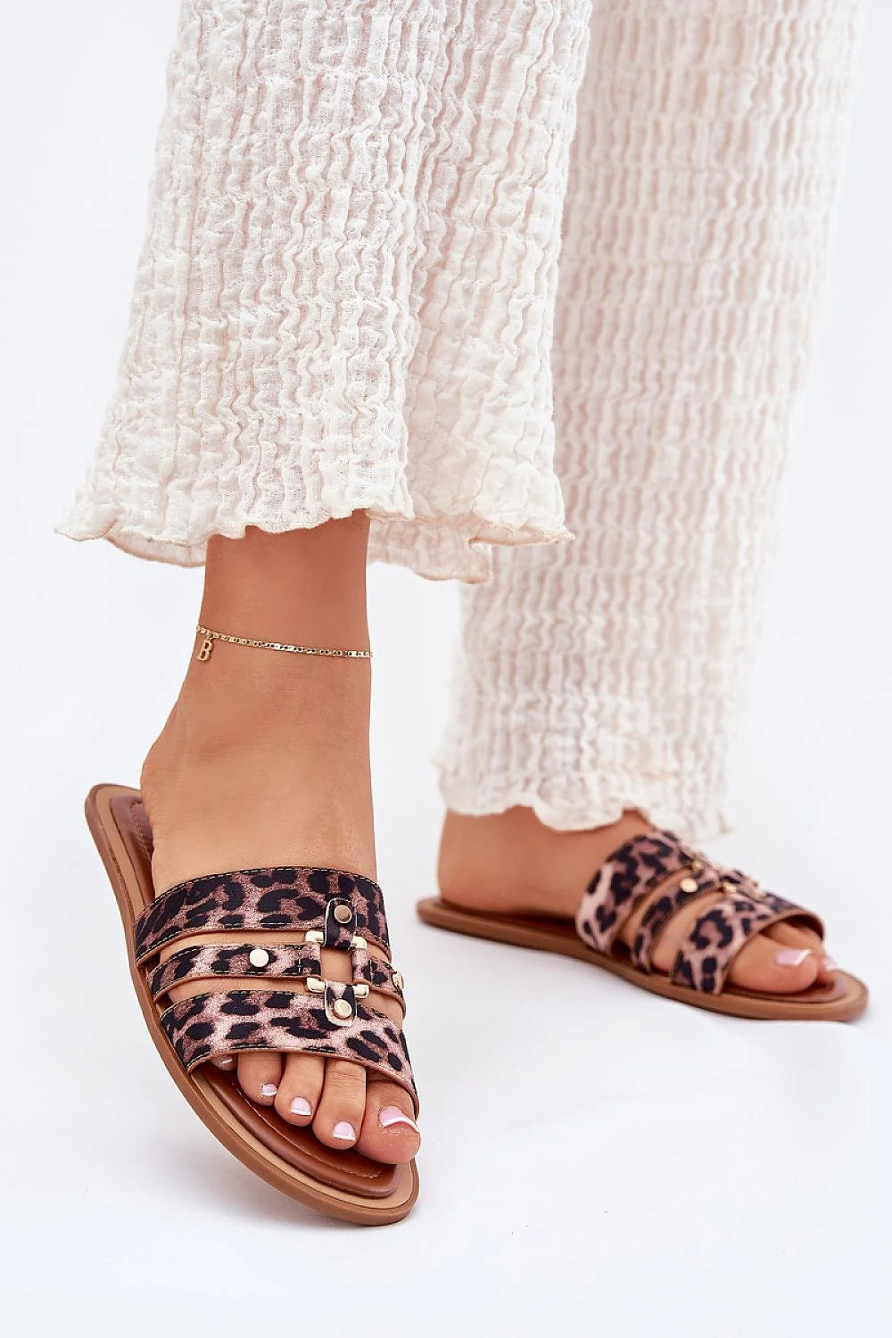 Sandales femmes design élégant mules ouvertes imprimé léopard détails métalliques dorés confortable été ville style moderne