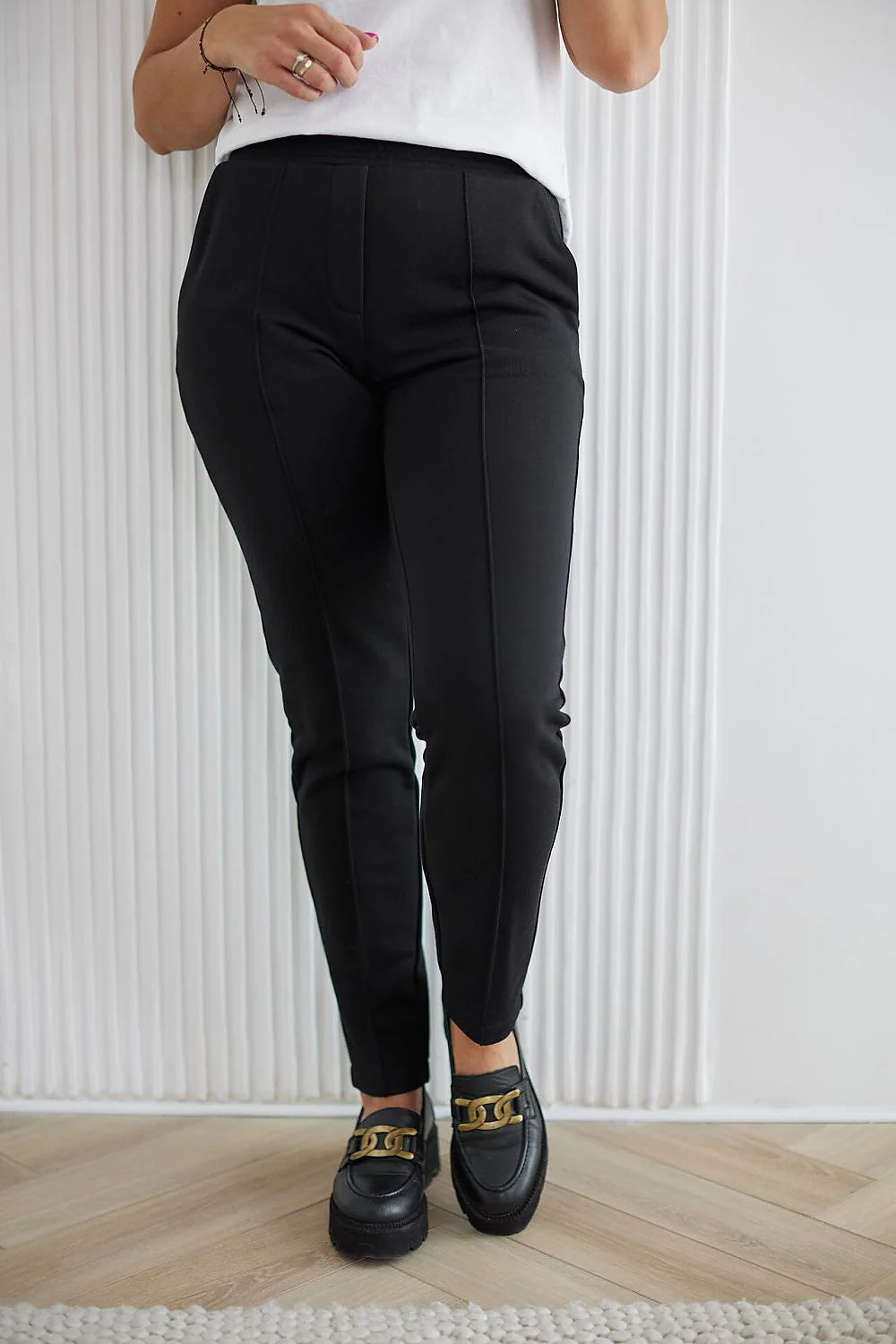 Pantalon survêtement La Aurora coupe classique coton certifié 300g/m2 taille haute femmes matures grande taille survêtement moderne élégant noir stretch
