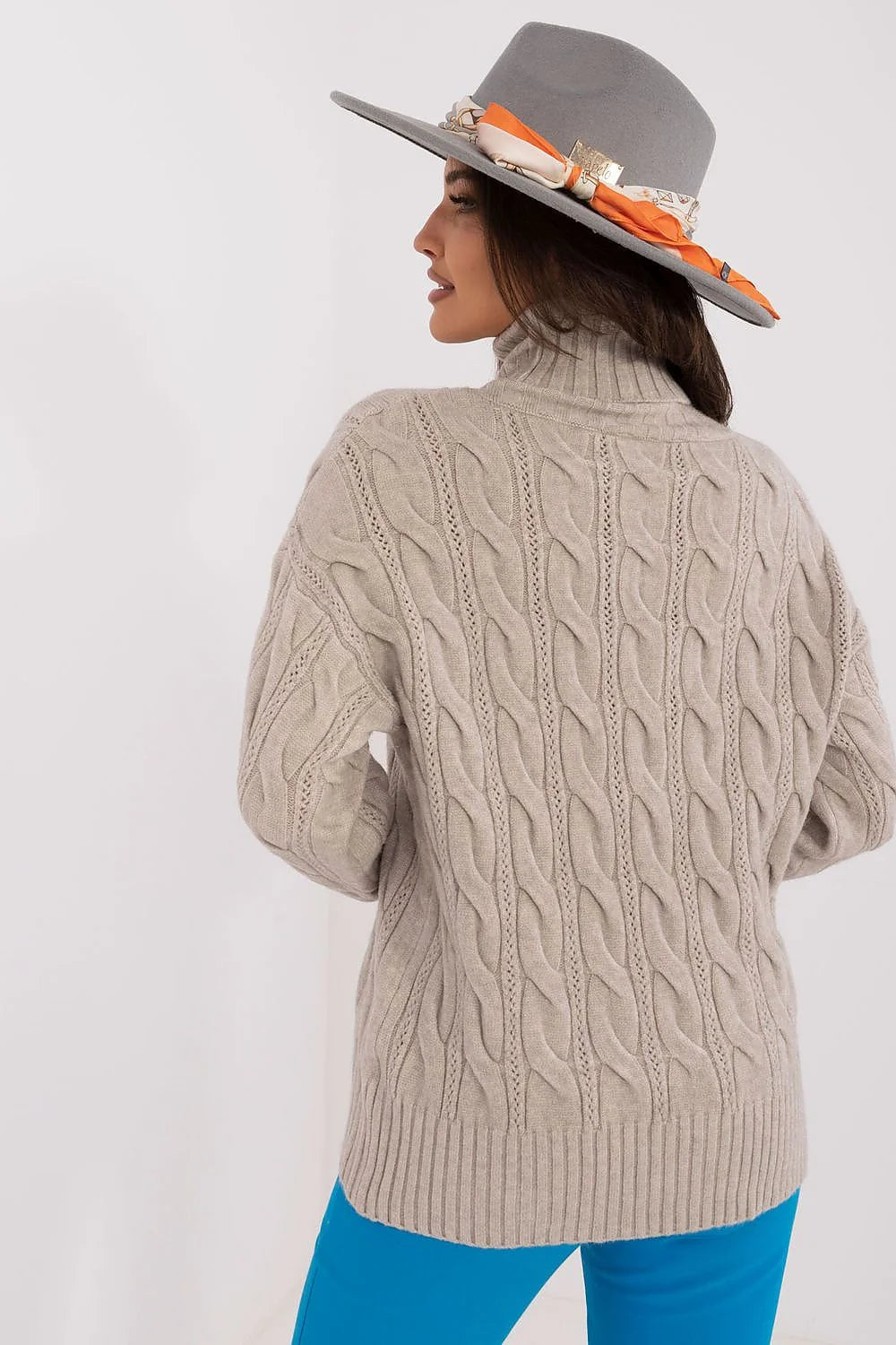 Pull col roulé torsadé style tricot irlandais pour femme, matériau confortable, coloris beige, manches longues, coupe ample, finitions côtelées