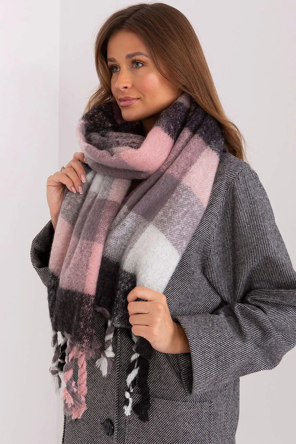 Châle pour femme élégant à carreaux colorés longueur maximale franges pompons doux mode automne hiver polyester résistant