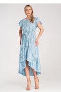 robe Figl midi asymétrique floral bleu ciel broderie blanche manches volants tissu léger ceinture nouée encolure ronde jupe évasée bohème