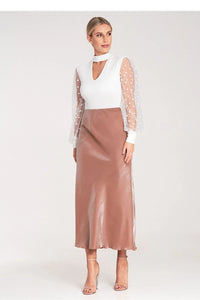 Robe élégante semi-formelle blanc marron clair col montant V-neck manches transparentes en tulle tissu satiné taille élastique longueur midi femme