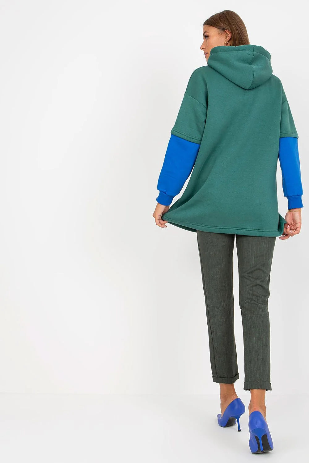 Sweatshirt à capuche femme style décontracté coupe ample coton élasthanne couleur taupe manches longues capuche ajustable
