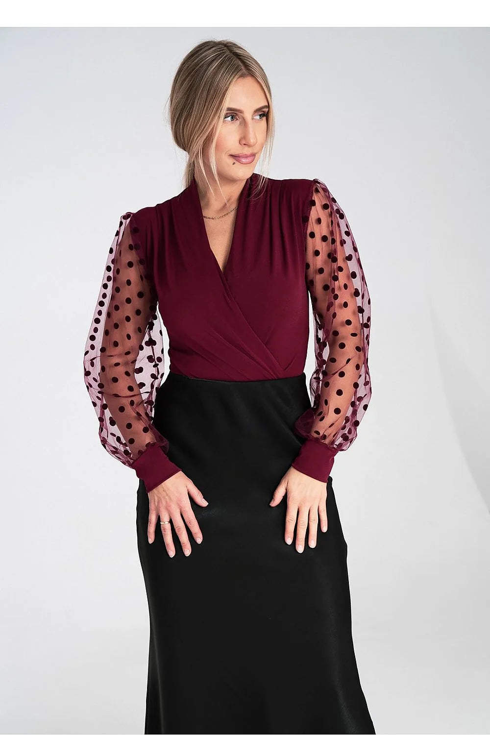 blouse cachecoeur femme bordeaux merlot manches bouffantes tulle plumetis noir semi transparentes pois contrastes corps ajusté jersey stretch décolleté V