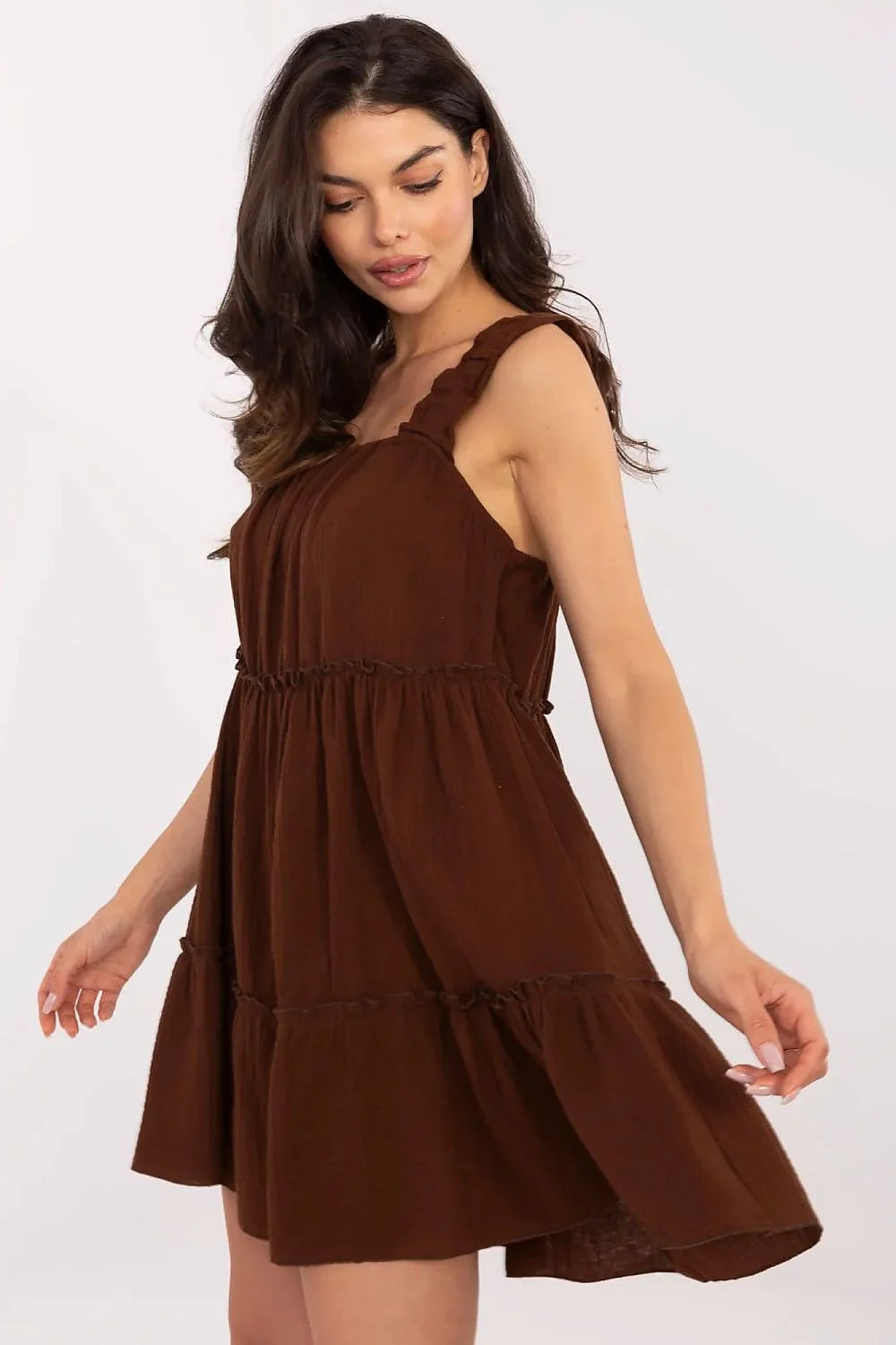 Robe de jour Italy Moda en coton muslin naturel couleur marron chocolat coupe évasée décolleté carré bretelles larges taille ajustable robe été femme