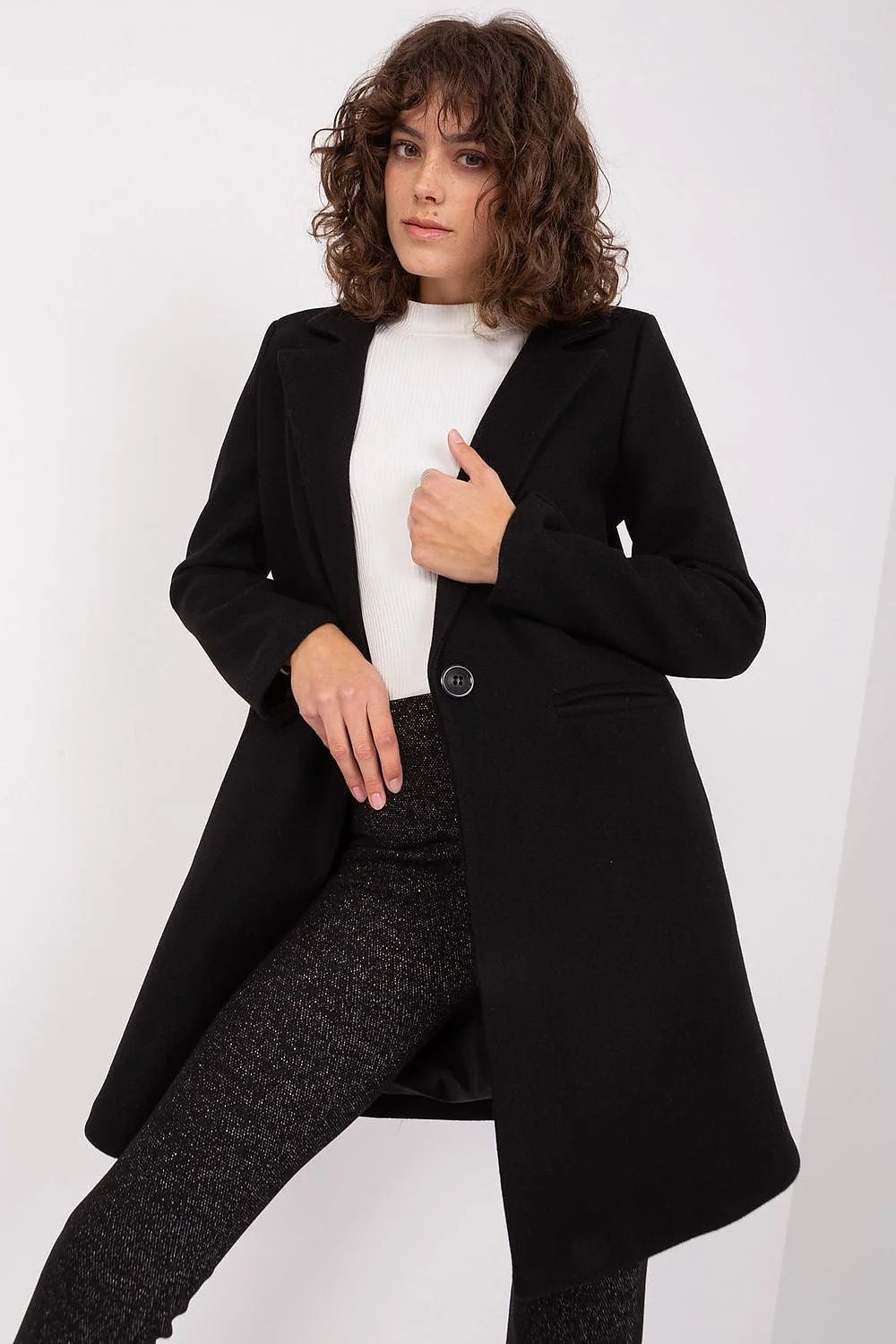 Manteau pour femme classique élégant long manches longues couleur noire coupe droite col à revers matériau de qualité