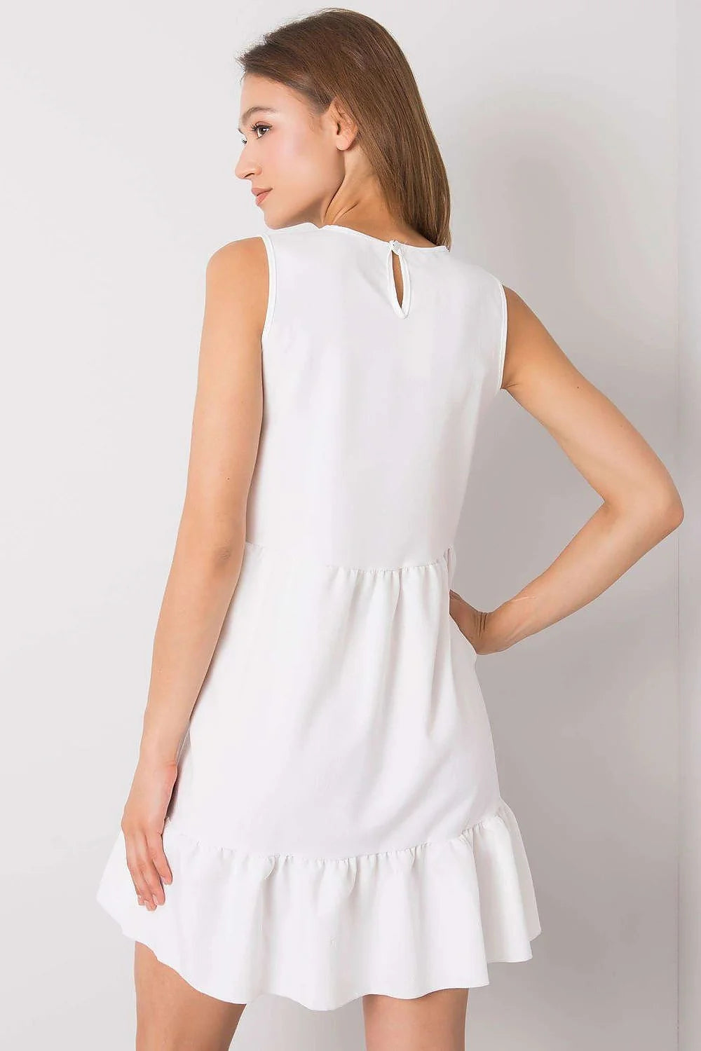 Robe sans manches blanche épurée pour femmes, coupe droite, ourlet volant, été, mariage, travail