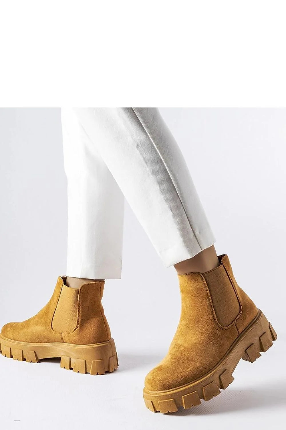 Bottines Chelsea pour femmes en suède couleur camel, design moderne, semelle en caoutchouc résistante, ajustement confortable autour de la cheville, parfaites pour l'automne et l'hiver
