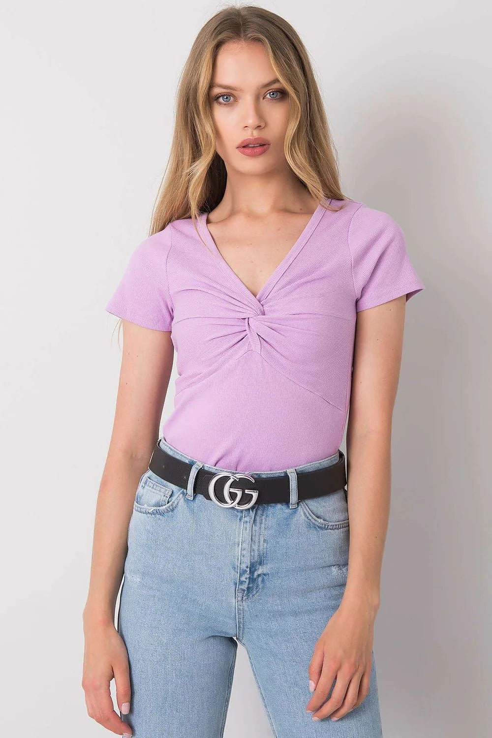 chemisier calben féminin moderne élégant col v drapé torsadé poitrine manches courtes côtelé lilas pastel ajusté stretch coton