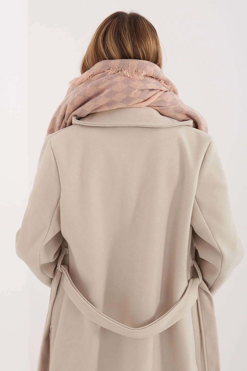 châle oversize carré carreaux rose poudré beige tricoté moelleux doux franges effilochées plaid cocooning chaud superposition élégant moderne laine viscose