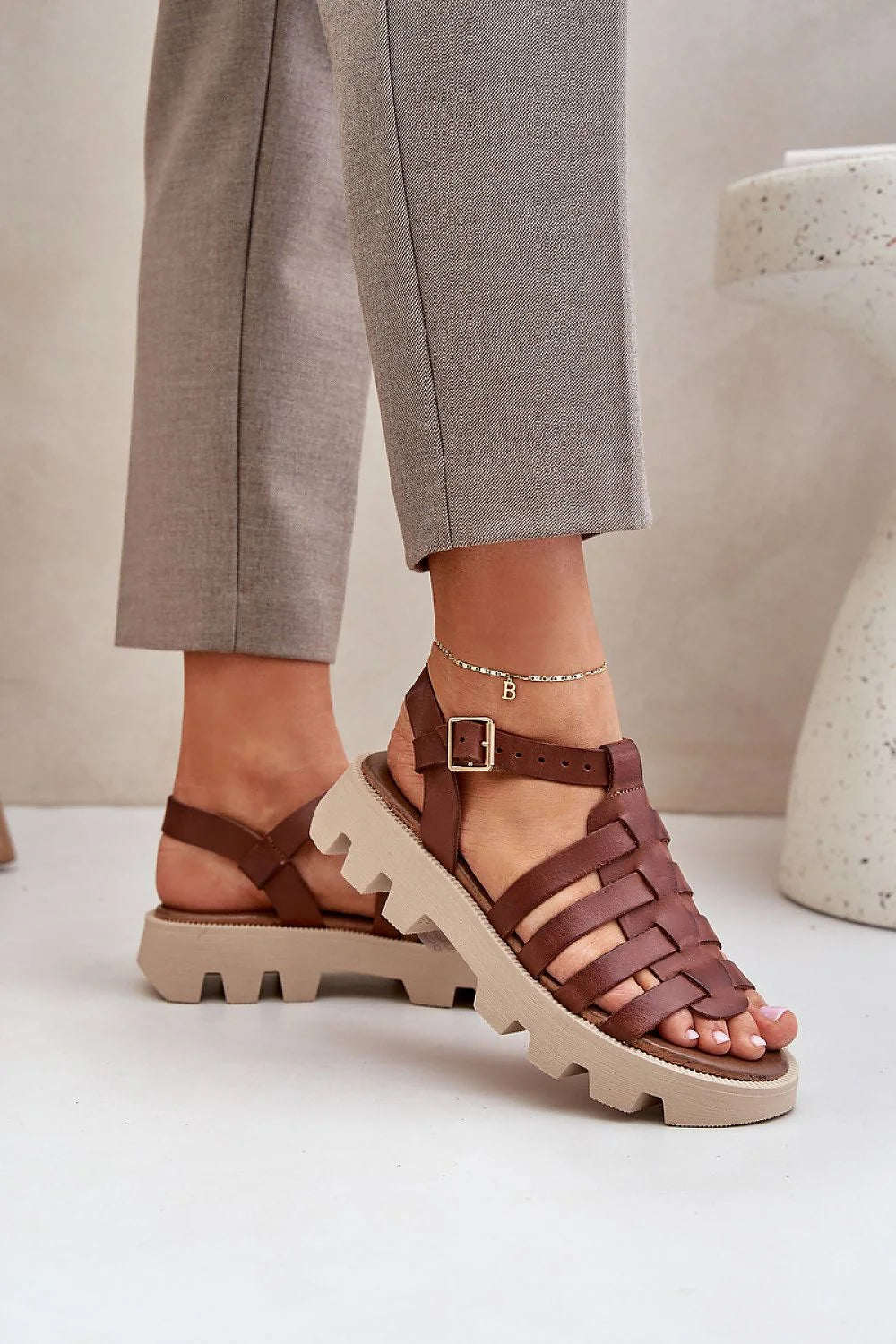 Sandales pour femmes en cuir marron tressé style élégant et moderne bride à boucle personnalisée confort plateforme 3 cm été décontracté