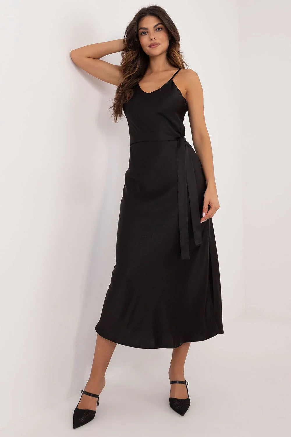 Robe de soirée élégante coupe sirène encolure V bretelles fines ceinture tissu noir viscose polyester longueur midi femme occasions formelles