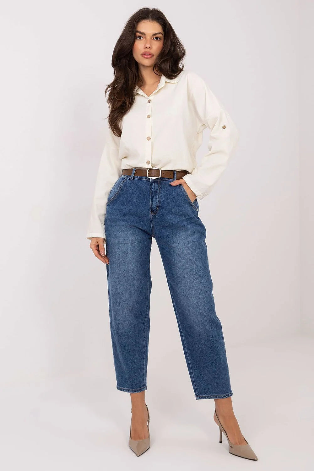 jean femme taille haute coupe ballon longueur cheville denim bleu coton élasthanne stretch ceinture ajustable poches fermeture éclair